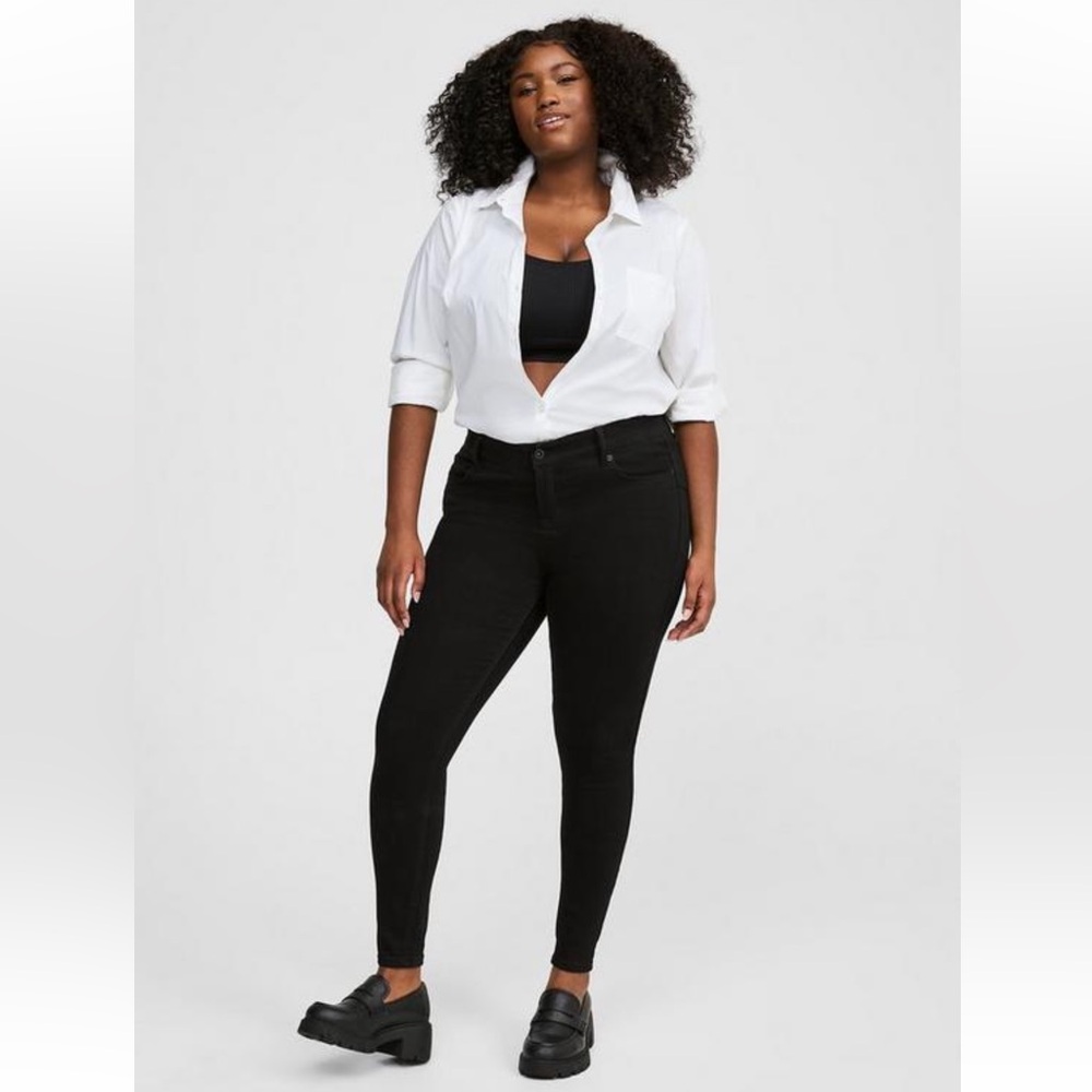 NWOT Torrid Black Bombshell Skinny Jeans